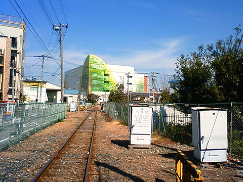 引込み線と青空