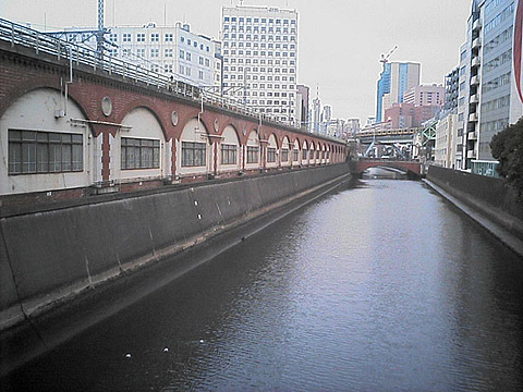 万世橋から望む神田川