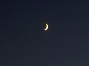 くっきり三日月